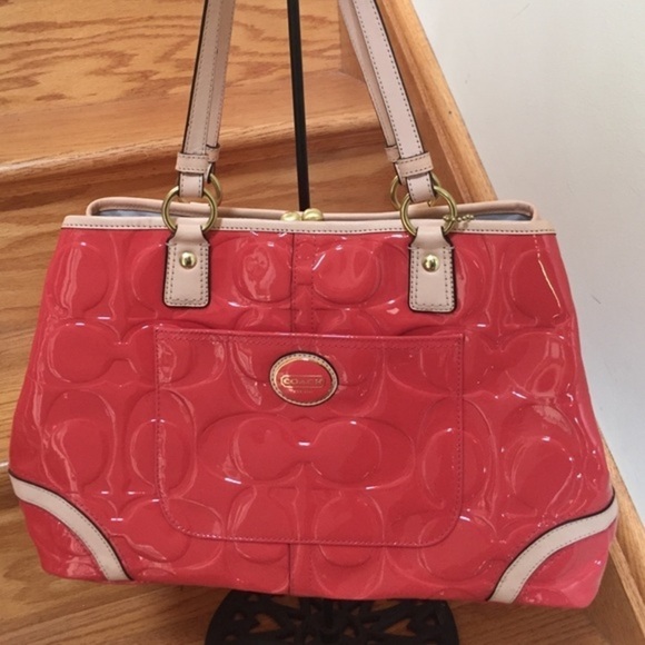 Amazing Coach bag in salmon color. Never used. - Picture 1 of 4